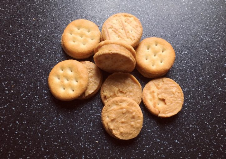 ritz crackers with peanut butter filling