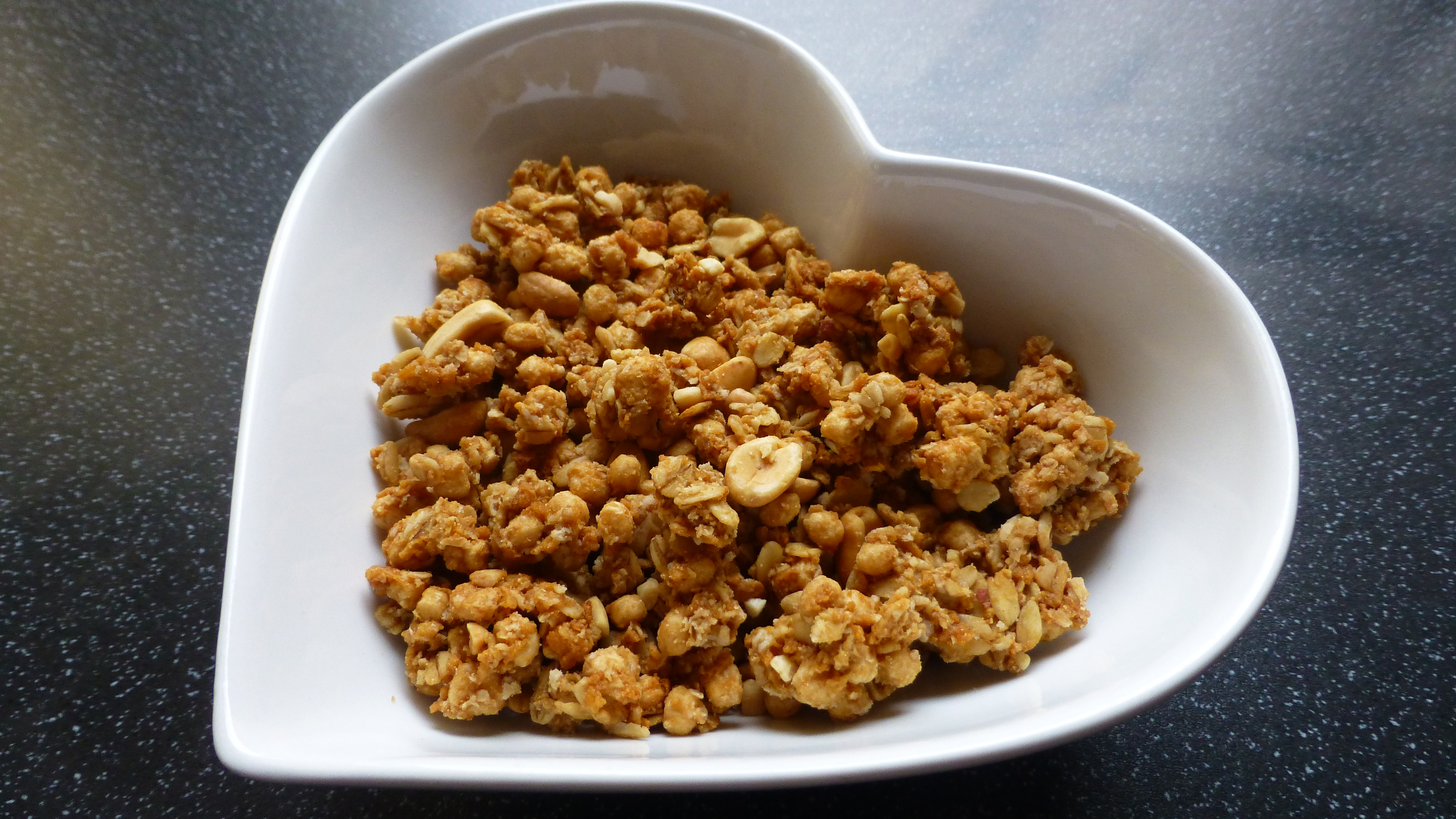 Spooned & Spotted (UK): Crunchy Nut Peanut Butter Clusters Cereal