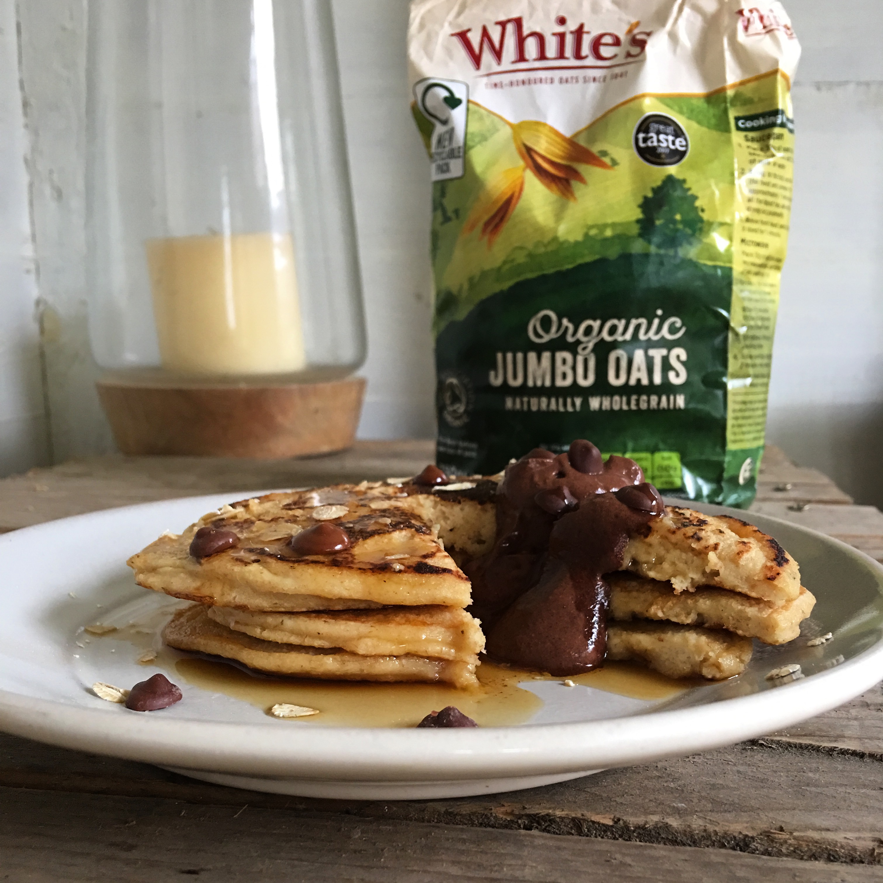 Pancake Day with White's Oats - WHITE'S OAT PANCAKES WITH MAPLE SYRUP, CACAO SAUCE AND CHOCOLATE CHIPS (dairy free)